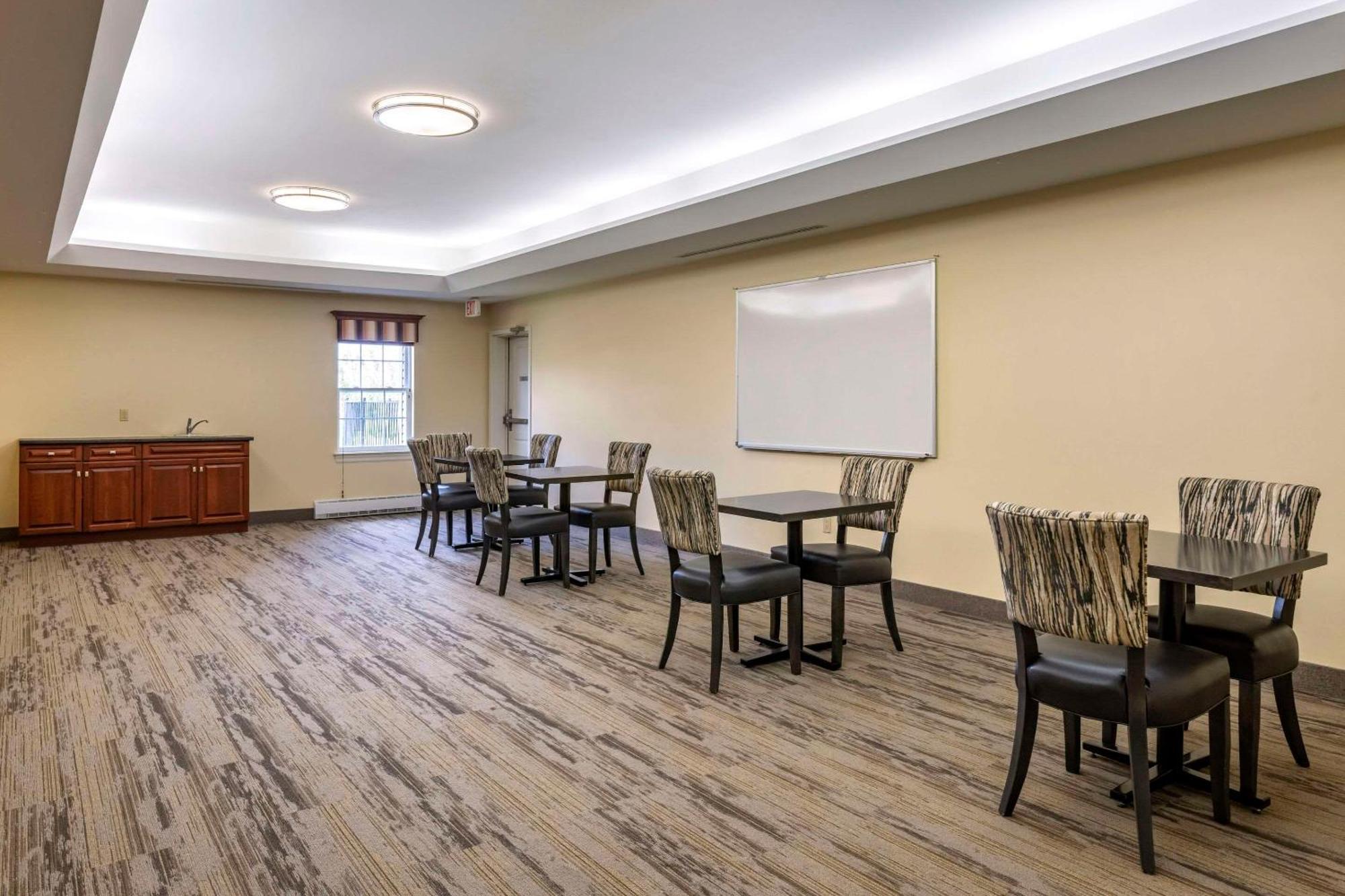Quality Inn & Suites Quispamsis Rothesay Екстер'єр фото