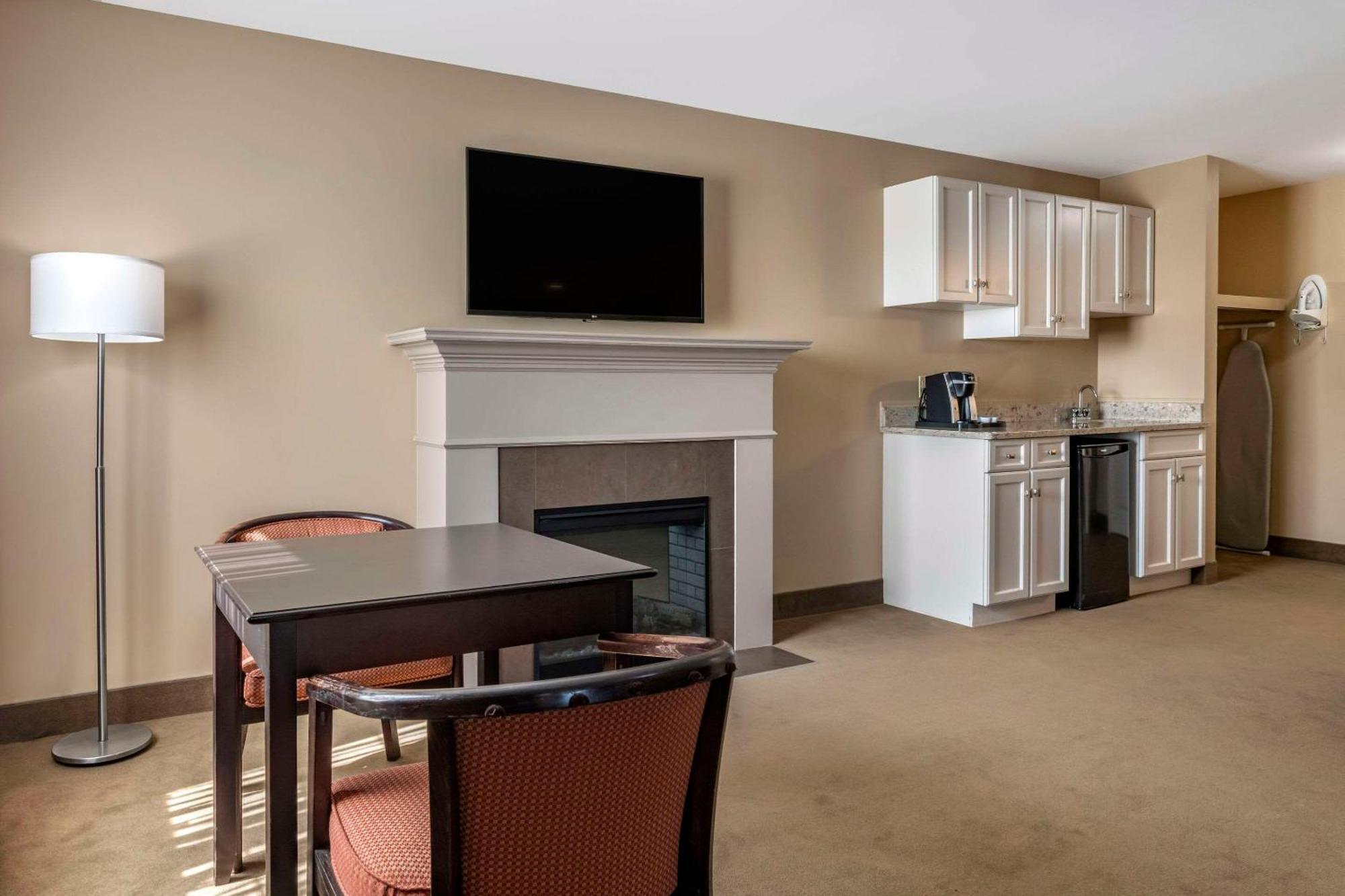 Quality Inn & Suites Quispamsis Rothesay Екстер'єр фото