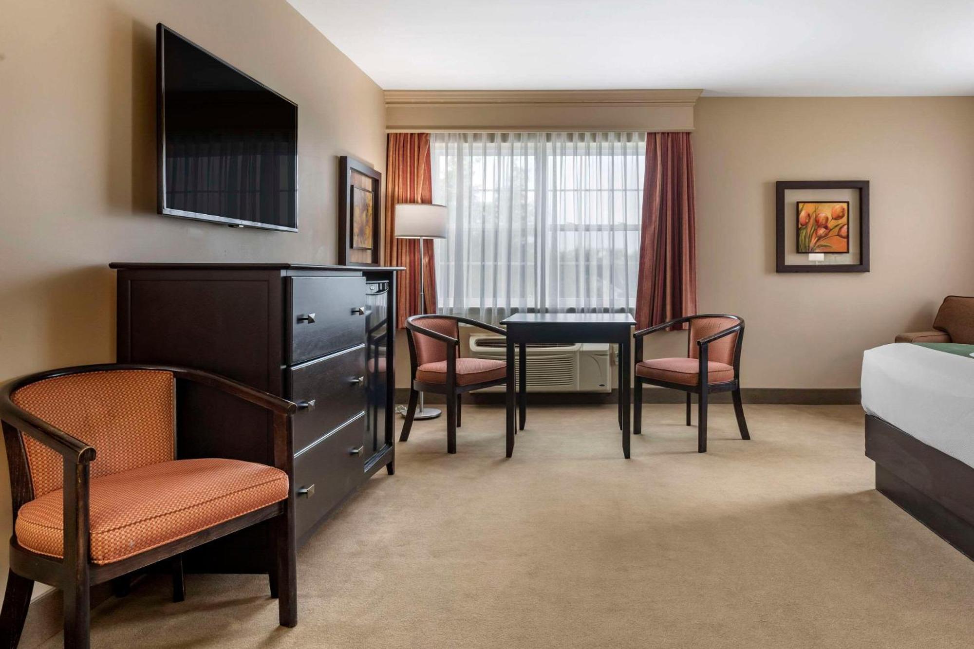 Quality Inn & Suites Quispamsis Rothesay Екстер'єр фото