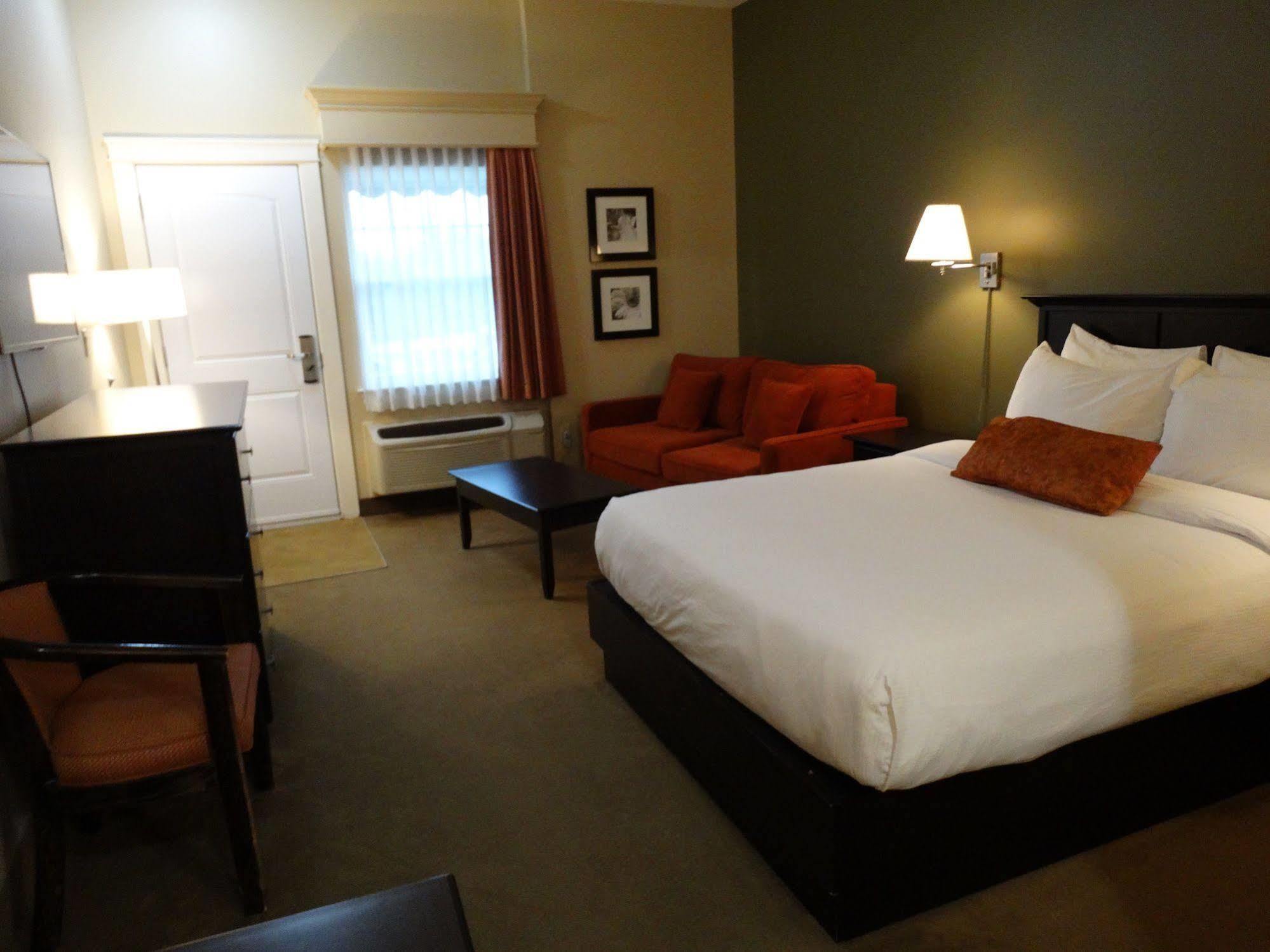 Quality Inn & Suites Quispamsis Rothesay Екстер'єр фото